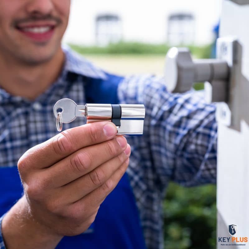 Türöffnung Köln – KEY PLUS Schlüsseldienst öffnet Tür